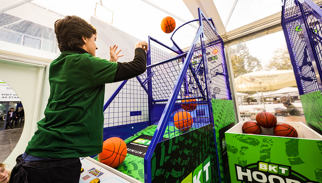 10 - BKT HOOPS chega à Bauma e atrai fãs de desporto