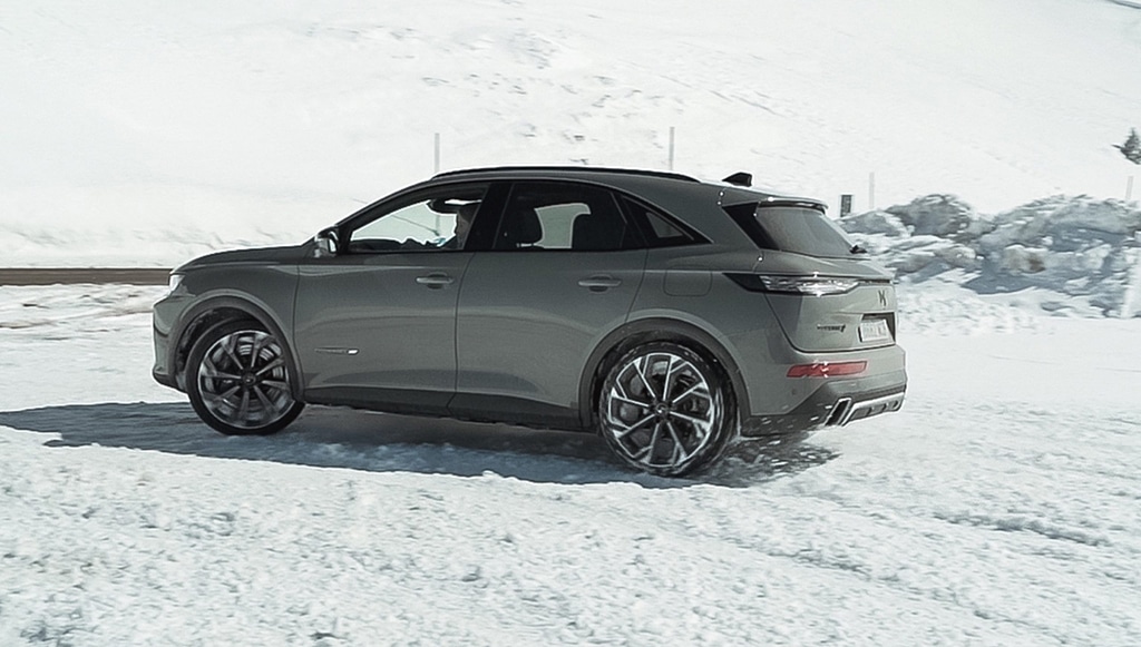 03 - DS 7 E TENSE 4x4 equipado de origem com All Season MICHELIN