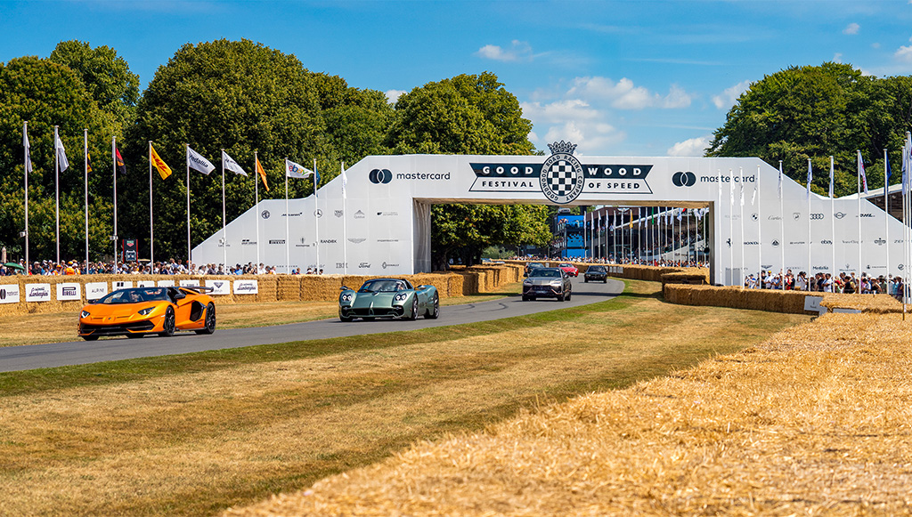 07 - Pirelli faz historia com nova geracao do pneu P Zero em Goodwood