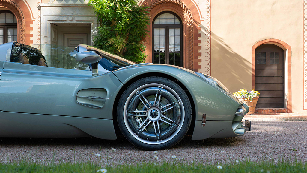 Pirelli testa Cyber Tyre no Pagani Utopia